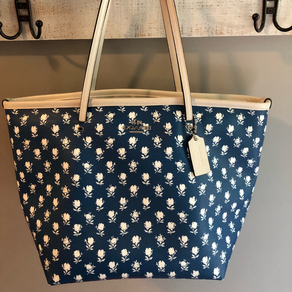 LIKE NEW FLORAL COACH TOTE